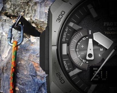PRW-B1000B-2 El indicador en el dial interior en la posición de las 9 evoca la clavija de alpinismo, un símbolo de la evolución del equipo de alpinismo en la década de 1970. * En la imagen, se muestra el PRW-B1000-1.