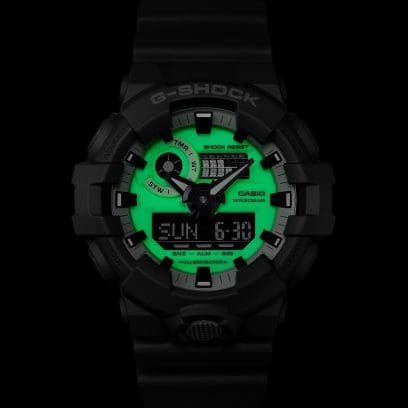 يتميز طراز GA-700HD-8A بأجزاء مشبعة بمواد فسفورية #3