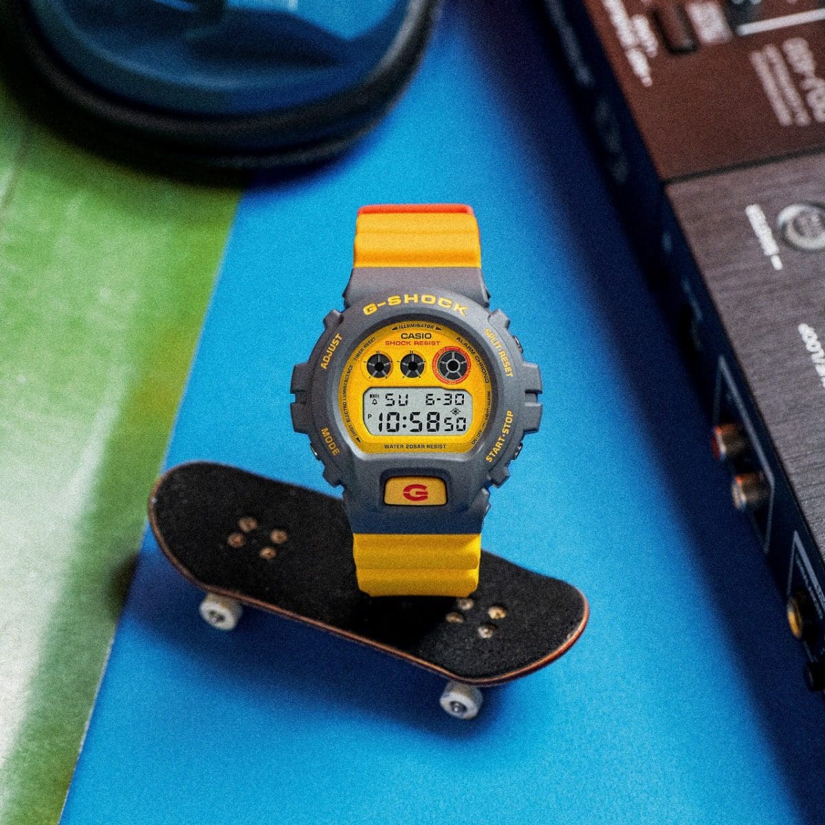 DW-6900Y-9, reloj amarillo