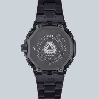 GMC-B2100ZE-1A. Diseño especial en la parte posterior de la carcasa para conmemorar los 50 años de los relojes Casio