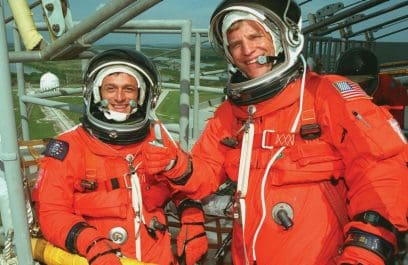 paginas internas del  Libro del 40th Aniversario de G-Shock