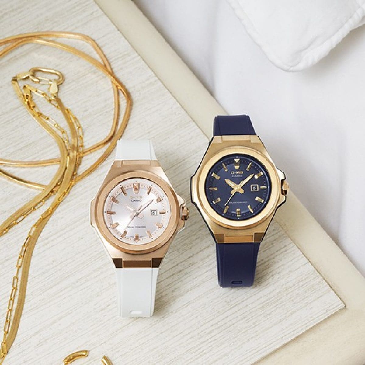 de izquierda a derecha reloj MSG-S500G-7A,  MSG-S500G-2A