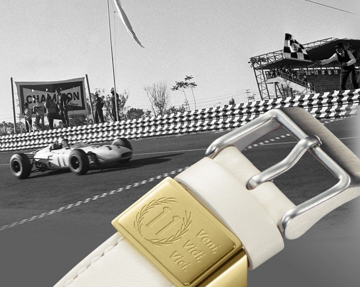 ECB-2300HR-1A Memorial engraving capturing the moment of the first victory 