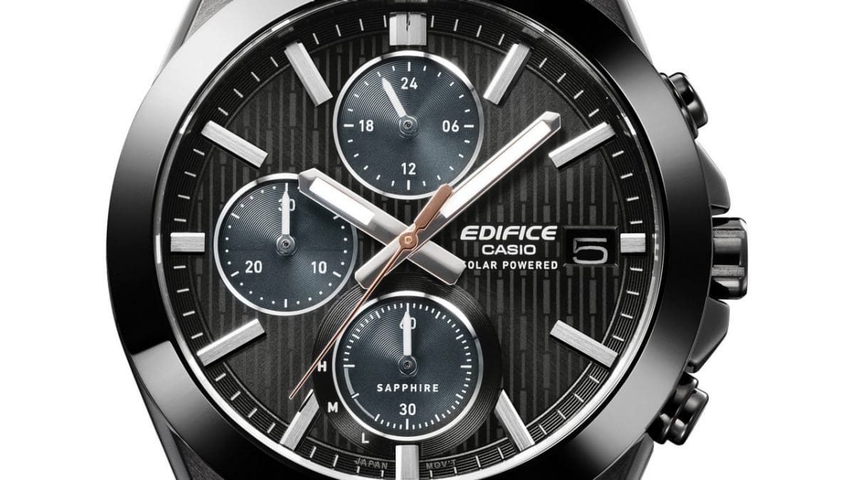 EFS-S650DC-1A Multi-hand chronograph face complementing the bezel