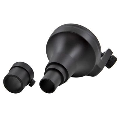 De ronde zwarte adapter voor de dermatologische camera van CASIO