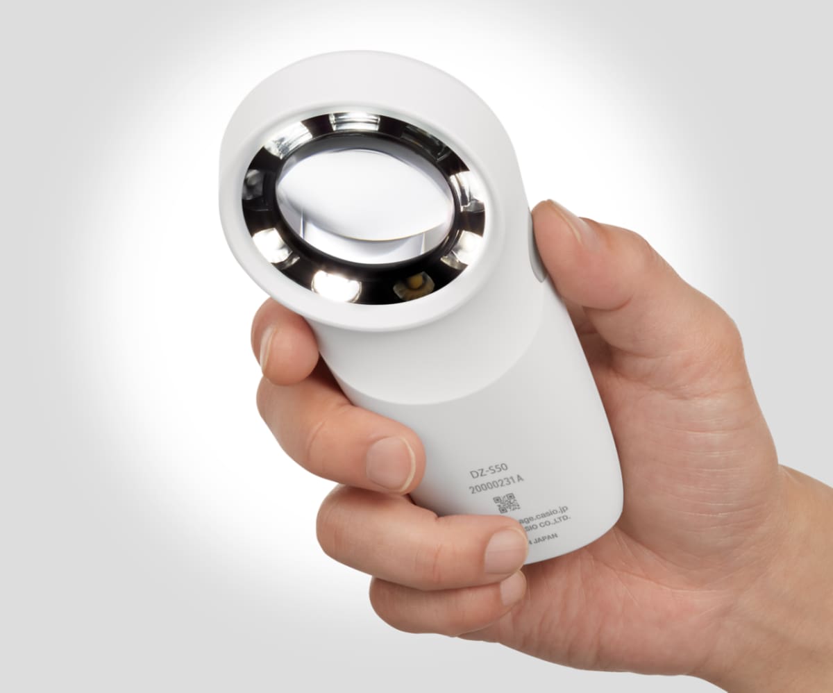 Achterkant van de dermatologische microscoop met verlichting 