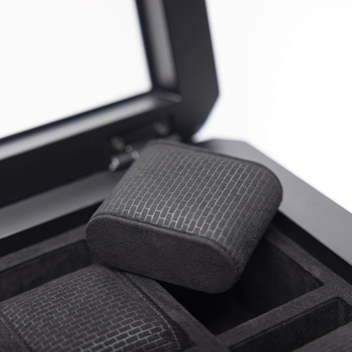 Close-up van een kussen waarop een horloge kan worden bevestigd