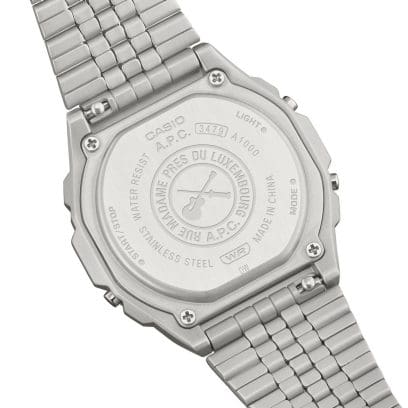 Gravure op de achterkant van de kast van het A1000ACD-7 polshorloge