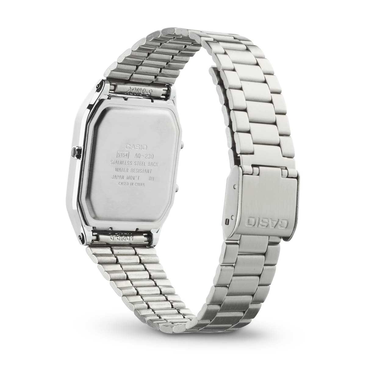 Achteraanzicht van de AQ-230A-7DMQ met CASIO-gravure op de gesloten sluiting