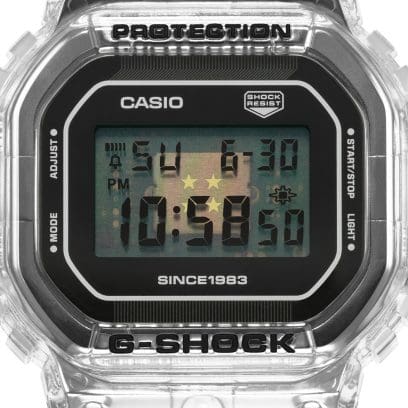 Het transparante display van het CLEAR REMIX dameshorloge DW-5040RX-7 met zicht op de uurwerkmodule met het G-SHOCK logo