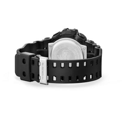 Achterkant van het G-SHOCK GA-700BEG-1AER polshorloge met gesloten band en dubbele rij gaatjes.