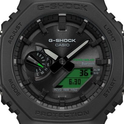 Detailopname van de zwarte wijzerplaat met groene digitale weergave van het G-SHOCK polshorloge GA-B2100BEG-1AER
