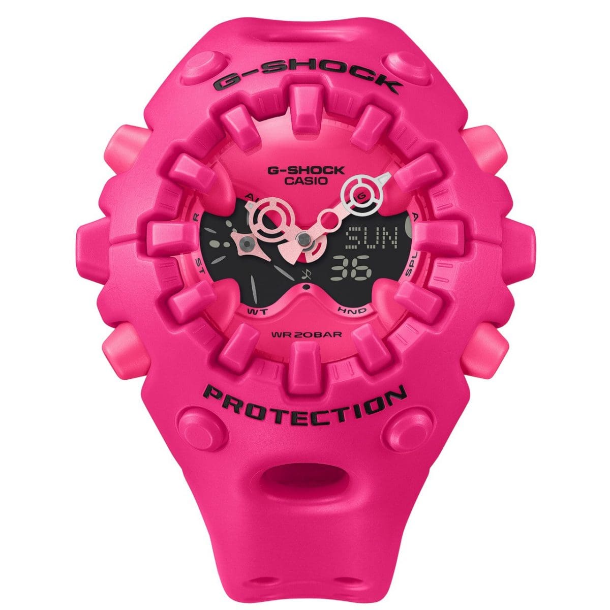 Vooraanzicht van de GA-V01-4AER. G-SHOCK en PROTECTION staan boven en onder de wijzerplaat in zwart op de roze behuizing.