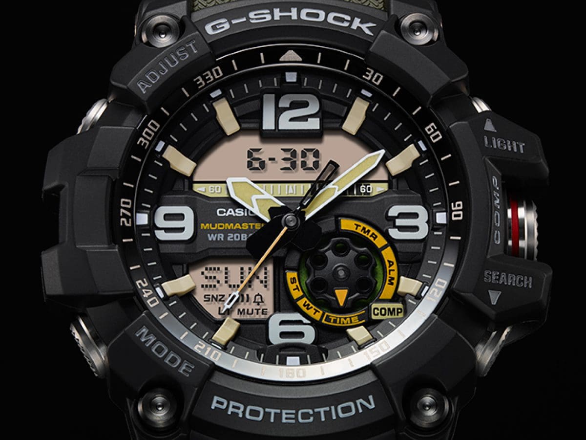Een zilveren ring omringt de zwarte wijzerplaat van het G-SHOCK polshorloge GG-1000-1A3ER.