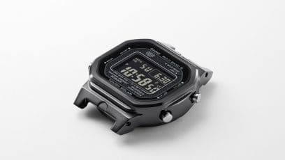 De metalen kast van het G-SHOCK digitale horloge is losgemaakt van de armband