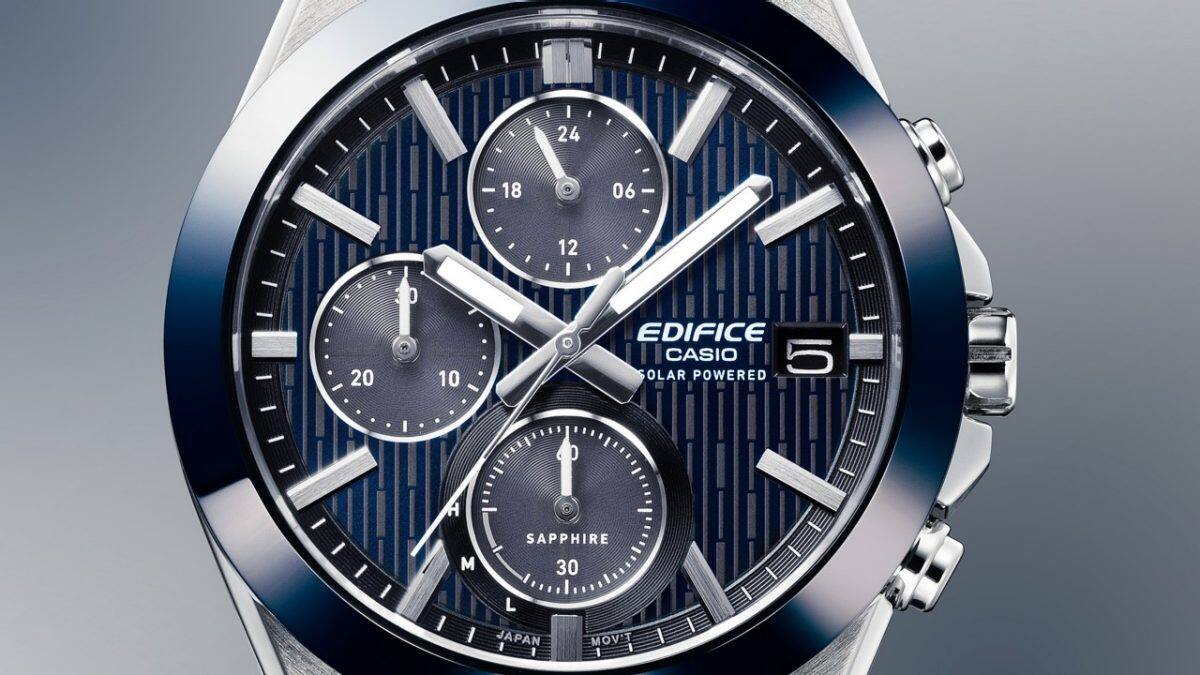 EFS-S650D-2A Multi-hand chronograph face complementing the bezel
