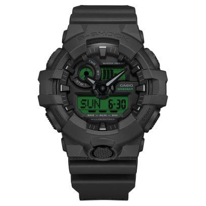 O relógio de pulso G-SHOCK GA-700BEG-1AER apresenta a caixa característica da série GA-700.