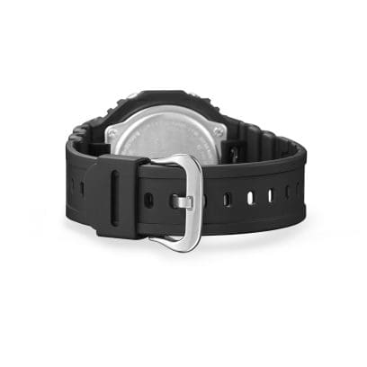 Parte traseira do G-SHOCK GA-B2100BEG-1AER com a pulseira fechada e fecho prateado.