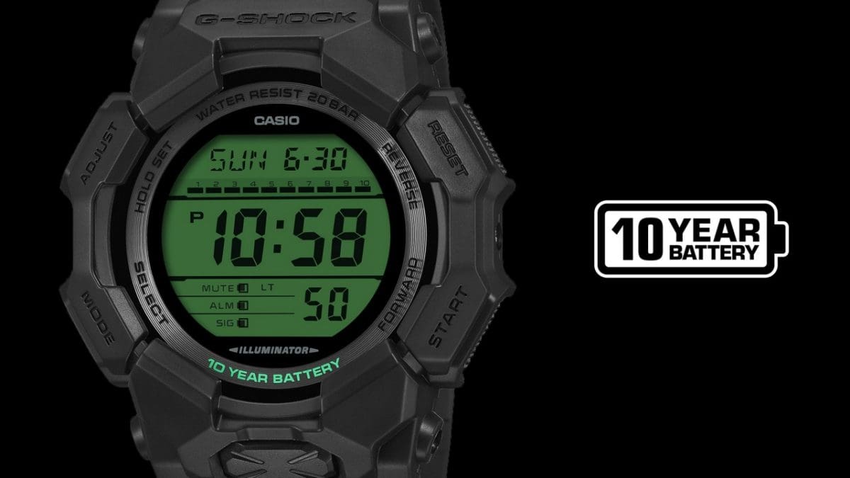 O relógio de pulso G-SHOCK GD-010BEG-1ER ao lado do logotipo "10 ANOS DE BATERIA".