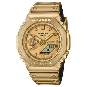Relógio de pulso G-SHOCK GM-2100YMG-9A9 com bracelete de silicone dourada, mostrador analógico dourado e luneta metálica octogonal dourada