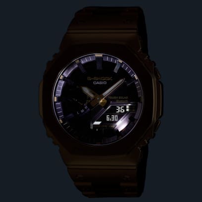 Grande plano do ecrã iluminado por LED do relógio G-SHOCK GM-B2100GD-9A