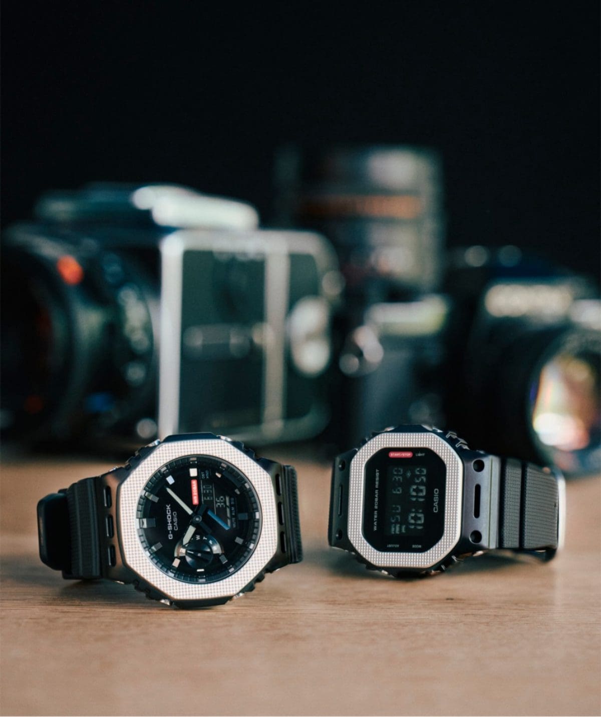 จากด้านซ้าย: GM-2100BM-1A, GM-5600BM-1
