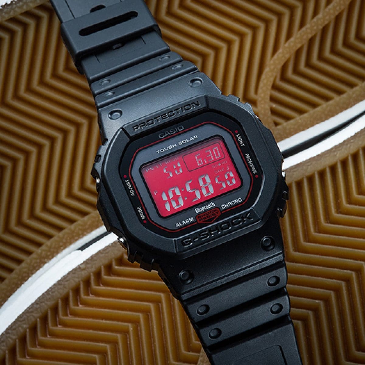 CASIO G-SHOCK GW-B5600AR-1JF ブラック×レッド GW-B5600AR-1 | G-SHOCK DİJİTAL 5600 SERİSİ | CASIO TURKEY