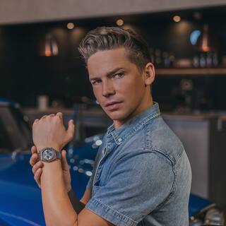 Casio Edifice EFB-730D-2AVUEF Orologio Uomo Cronografo - Vetro Zaffiro, Cinturino Acciaio, Quadrante Blu, 40mm, 10 ATM