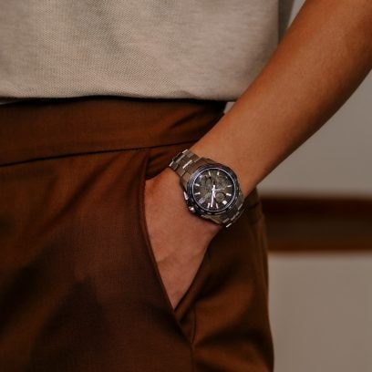 OCW-S7000RA-5A Half-matte gradient dial creates a classic look