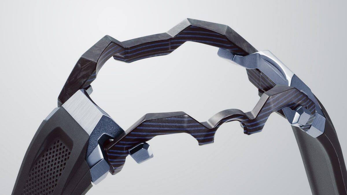 MTG-B4000B-1A2 có thiết kế khung cacbon nhiều lớp cho góc nhìn từ bên hông toát lên vẻ mạnh mẽ và đẹp mắt