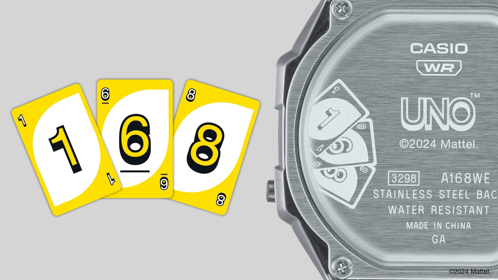 Drei gelbe Uno™-Karten neben der Gehäuserückseite der A168WEUC-1A Armbanduhr auf der das Uno™-Logo und drei Uno™-Karten eingraviert sind