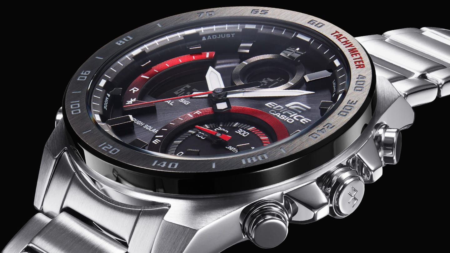 Seitliche Ansicht der Analog-Digital-Uhr ECB-900DB-1A von Casio mit Blick auf die Bedienknöpfe 