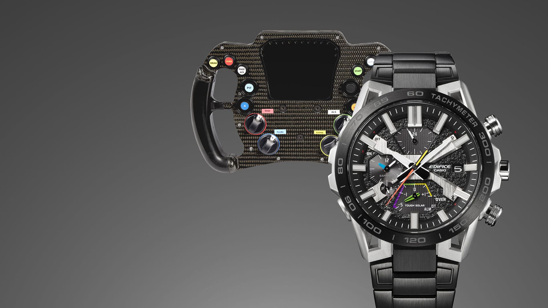 Die Casio Edifice EQB-2000 Analoguhr mit bunten Details im Zifferblatt, im Hintergrund sieht man das Lenkrad eines Rennwagens