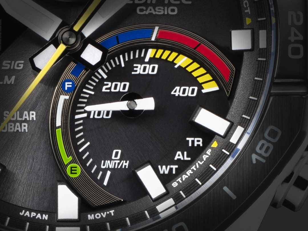 Nahaufnahme der Rundenanzeige im Zifferblatt einer Casio ECB-Armbanduhr