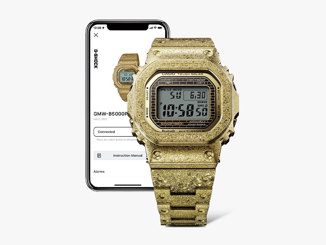  Die goldfarbene GMW-B5000PG-9 Armbanduhr vor einem Smartphone mit Connected-Screen