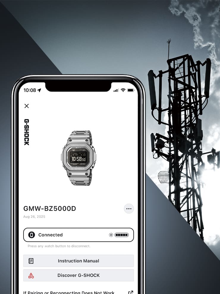 Ein Smartphone mit der Casio Watches App auf dem Bildschirm neben einem Funkturm