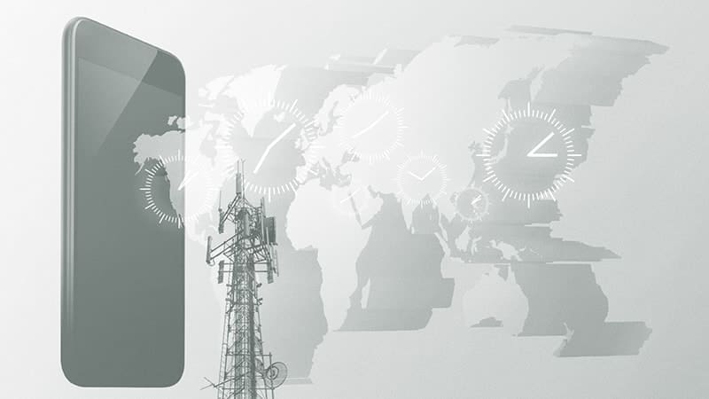 Illustration eines Smartphones, eines Funkturms und einer Weltkarte mit Zifferblättern