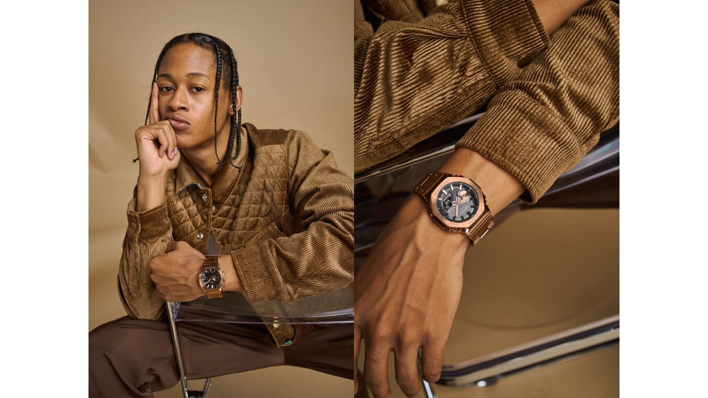 Links: Eine Armbanduhr der GM-B2100 Serie mit kupferfarbenem Armband und schwarzem Zifferblatt am Handgelenk eines Mannes in braunglänzender Cordjacke. Rechts: Nahaufnahme auf die Uhr am Handgelenk.