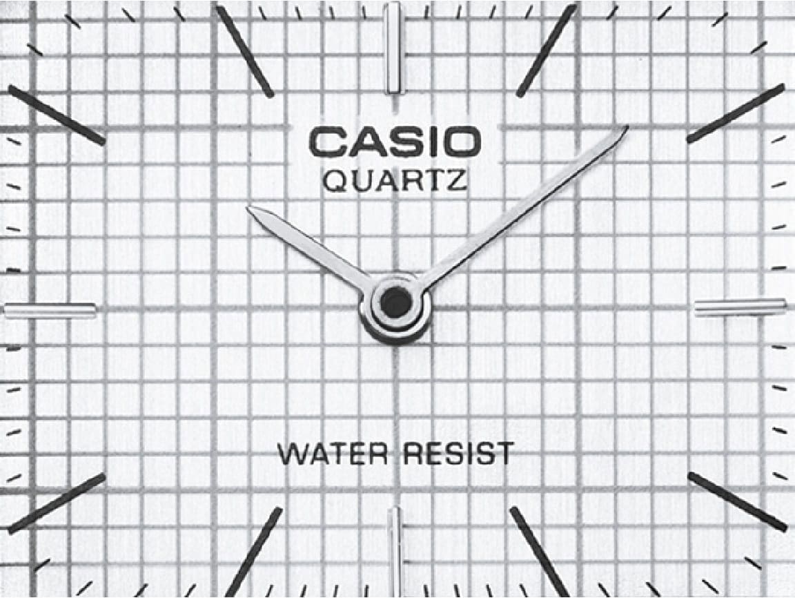 AQ-800E-7A Close-up of the chequered dial of the AQ-800E-7A wristwatch from the Casio Vintage Collection