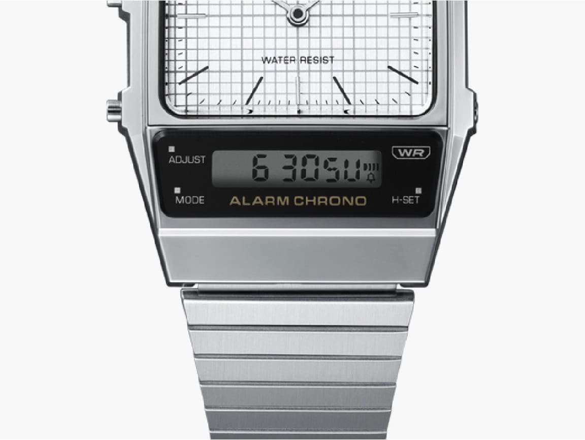 AQ-800E-7A Detailed view of the case of the AQ-800E-7A at the transition to the metal bracelet