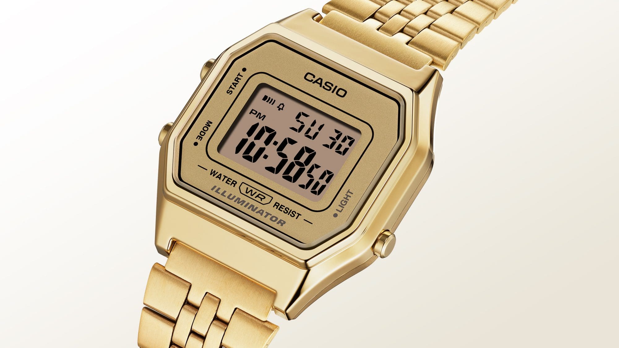 Diagonal image of a gold LA680.