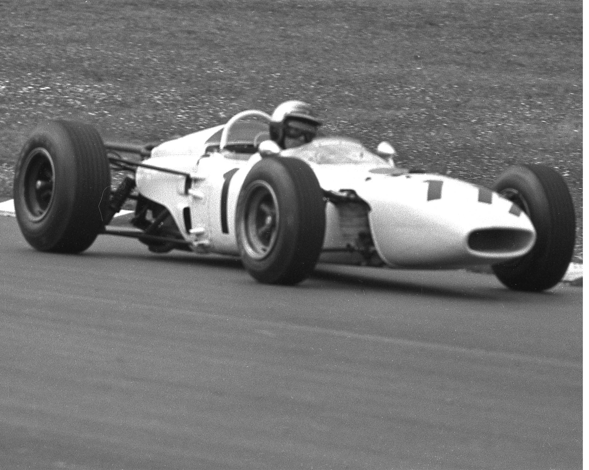 Photo of the RA272, the first F1 winning car, during a race.