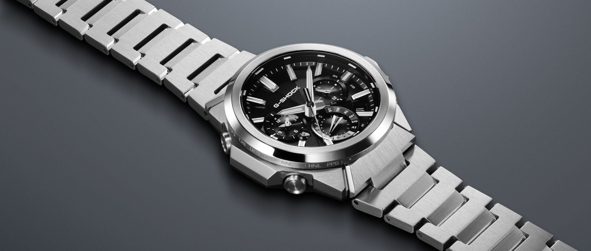 Image of the GST-W1000D-1A, featuring a design in which the bezel lugs and bracelet end pieces are integrated