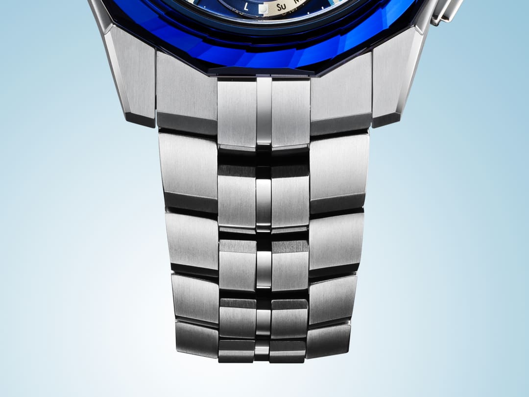 Close up of OCEANUS OCWS6000SW-2A braclet design