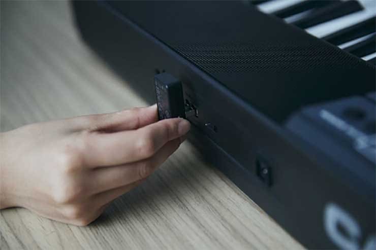 Bluetooth accessory being plugged into the Casiotone CT-S500 keyboard back port Bluetooth accessory being plugged into the Casiotone CT-S500 keyboard back port