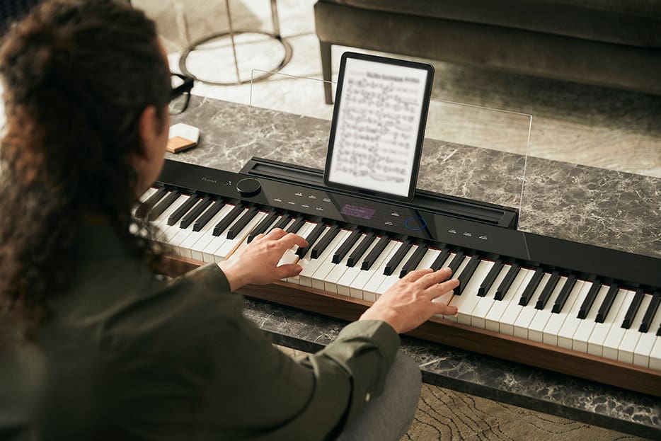 Musician playing PX-S6000 keyboard with tablet on attached transparent sheet music stand Musician playing PX-S6000 keyboard with tablet on attached transparent sheet music stand