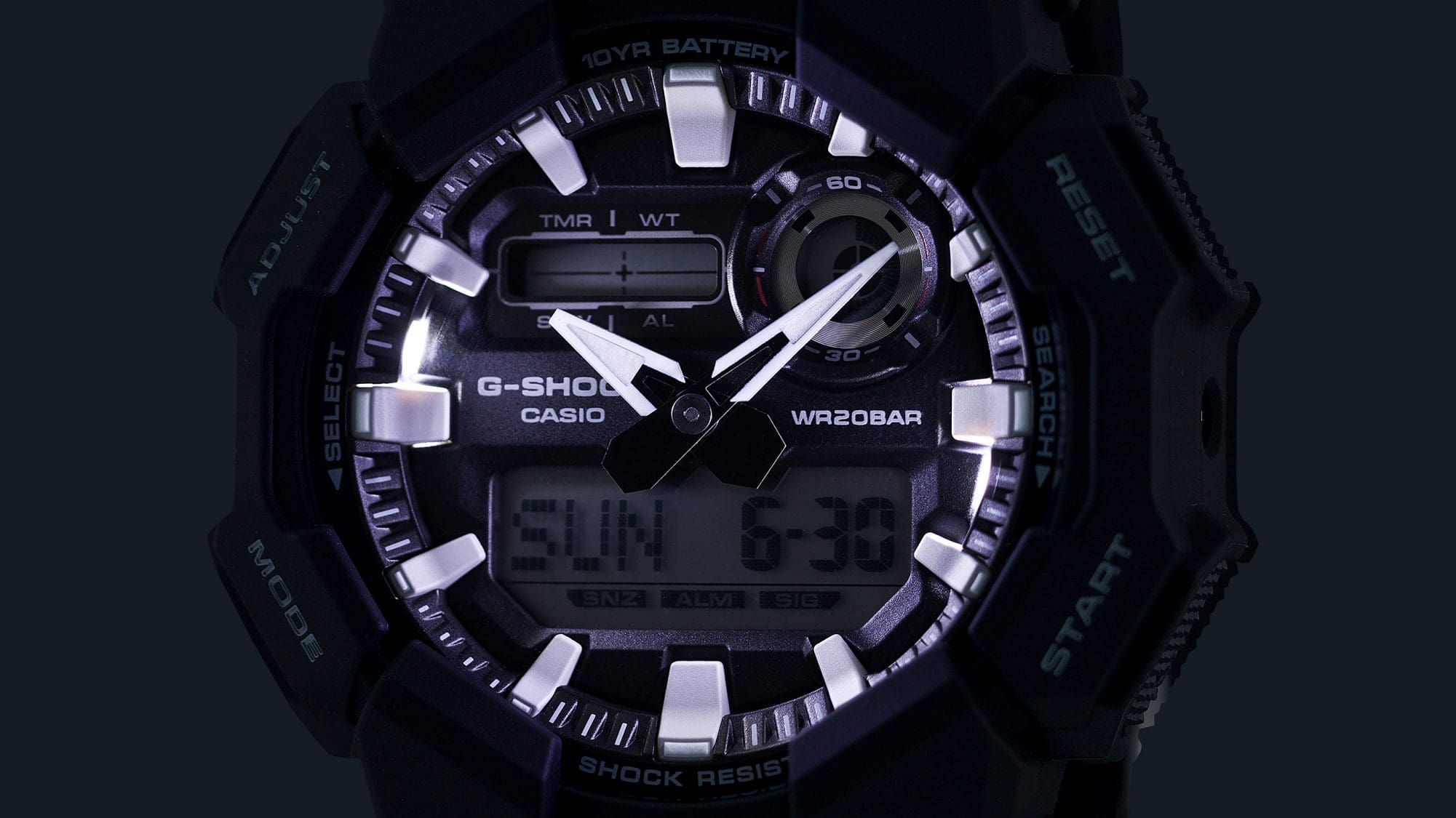 Super Illuminator (luz LED de alto brillo) para mantener la legibilidad del reloj en la oscuridad
