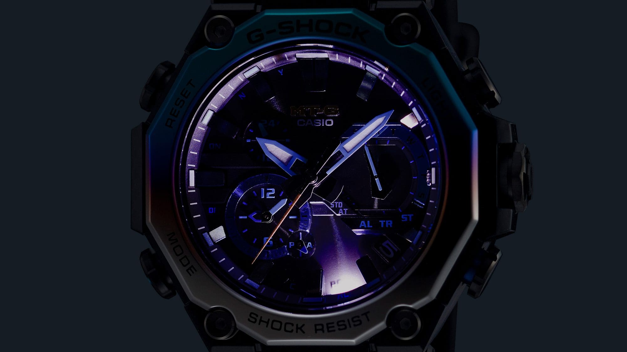 Super Illuminator (luz LED de alto brillo) para mantener la legibilidad del reloj en la oscuridad
