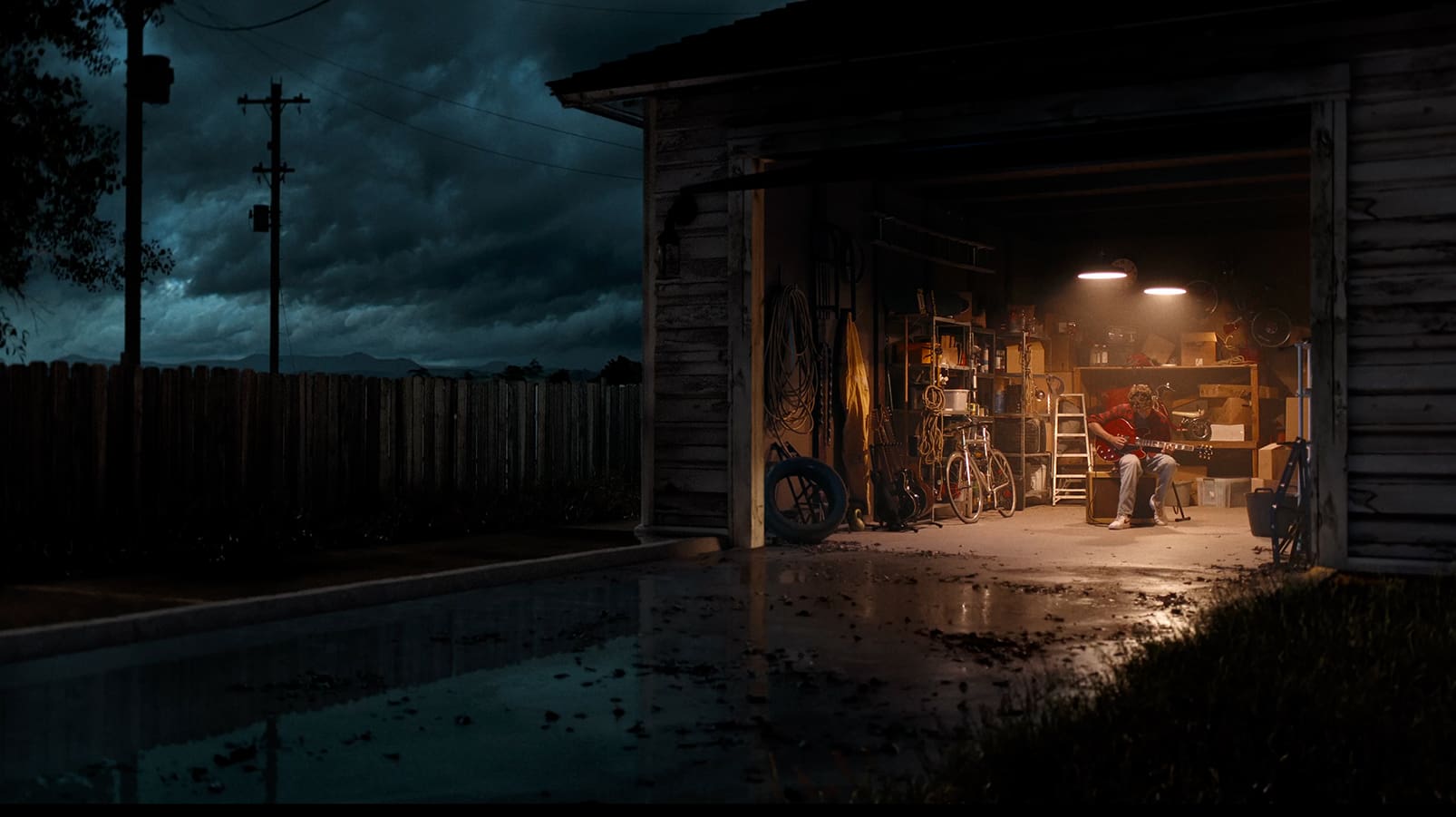 Vídeo en YouTube: Un joven está sentado en un garaje tocando la guitarra