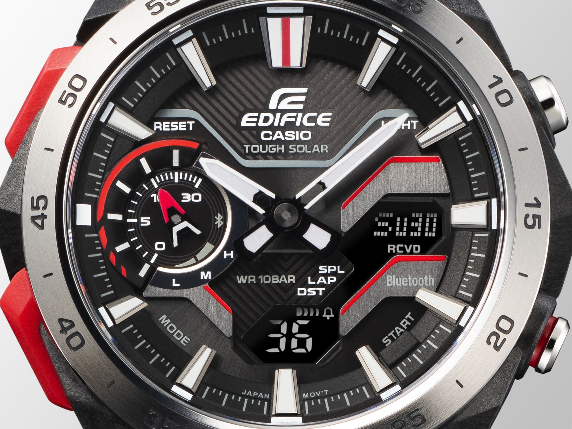 Primer plano de la esfera del reloj de pulsera Edifice ECB-2200